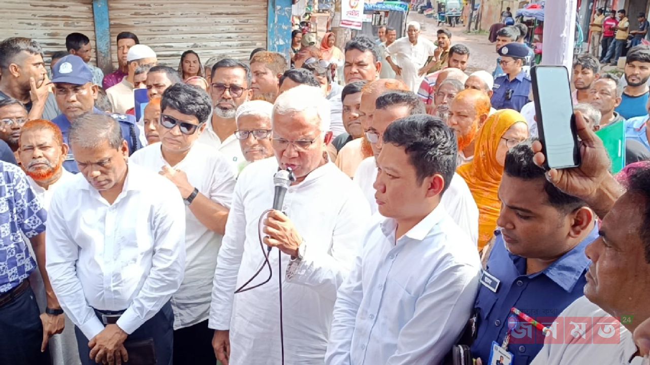 স্বৈরাচারী কায়দায় যে-ই আসার চেষ্টা করবে, প্রতিহত করবে জনগণ : সমাজকল্যাণমন্ত্রী