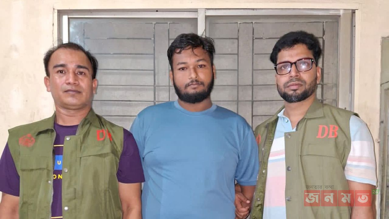 কুমিল্লায় সাংবাদিকদের ওপর হামলা, প্রধান আসামি গ্রেপ্তার