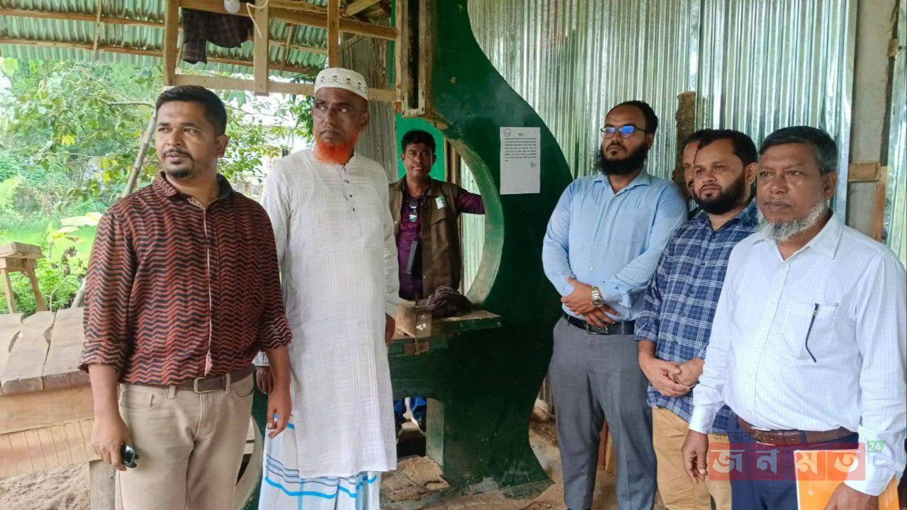 চুনারুঘাটে অবৈধ ৭টি করাত কল সিলগালা করল ভ্রাম্যমান আদালত 