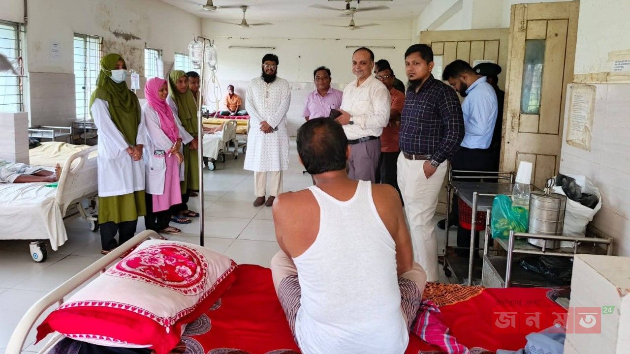লাখাই উপজেলা স্বাস্থ্য কমপ্লেক্স পরিদর্শনে সিভিল সার্জন রত্নদ্বীপ বিশ্বাস